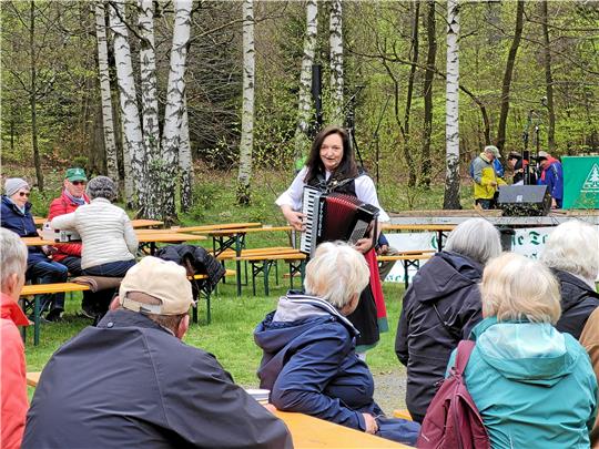 Im vergangenen Jahr war es beim Maisingen am Molkenhaus regnerisch und frisch, für dieses Jahr hofft der Harzklub-Zweigverein Bad Harzburg am Sonntag, 5. Mai, auf besseres Wetter. Archivfoto: Exner