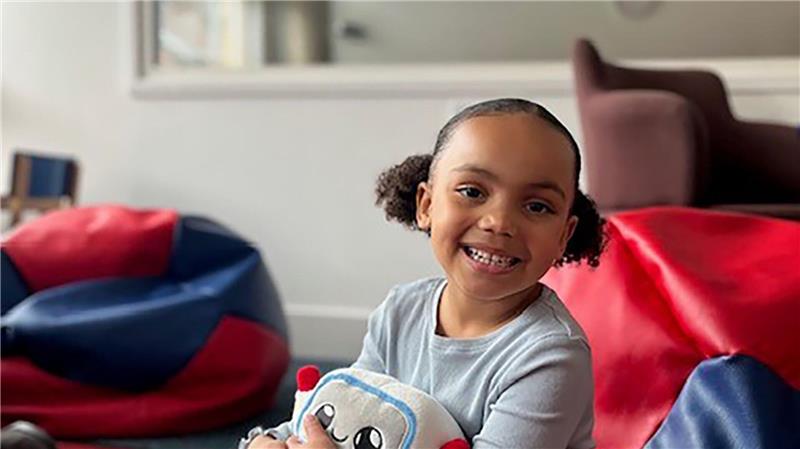 Immer da, immer freundlich: Sowohl für Eltern als auch für Kinder stellt KI-Spielzeug eine Versuchung dar.