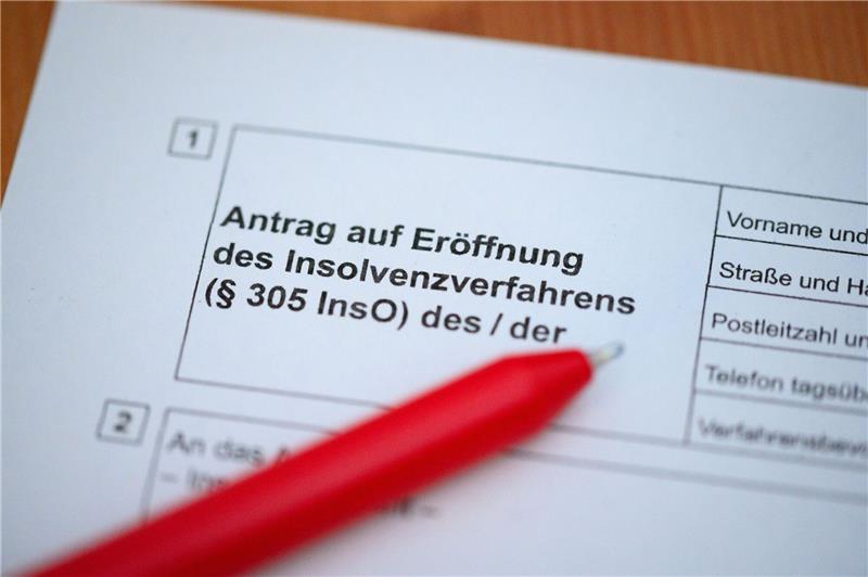 Zahl der Insolvenzen nimmt deutlich zu Immer mehr Firmen in Deutschland müssen laut Experten einen Antrag zur Eröffnung eines Insolvenzverfahrens ausfüllen.