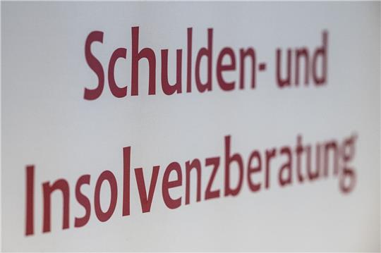 Immer mehr Schuldnerberatungsstellen kämpfen mit Fachkräftemangel.