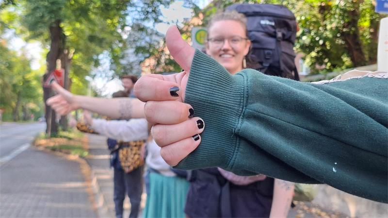 Immer weniger Menschen reisen per Anhalter.