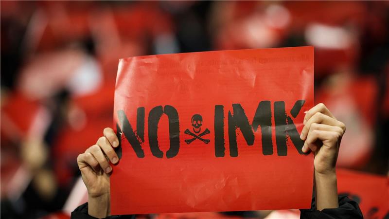 Immer wieder demonstrieren Fußball-Fans gegen geplante Maßnahmen der Politik zur Sicherheit in den Stadien. (Archivbild)