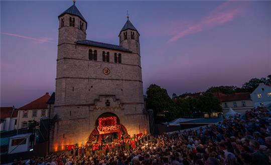 Immer wieder ein Erlebnis: Die Abendstimmung bei den Gandersheimer Domfestspielen.