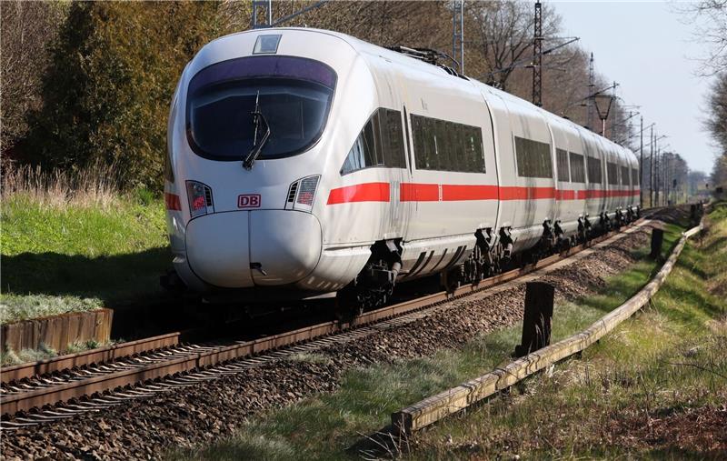 Immer wieder kommt es zu Unfällen, in die Züge verwickelt sind. Foto: dpa