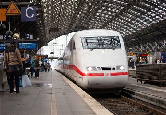 Immer wieder müssen Fahrgäste auf ihre Züge warten.