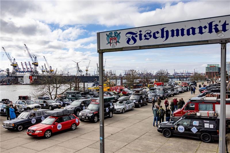 In 16 Tagen durch neun Länder: Alte Autos und Motorräder starten ihre Rallye bis zum Nordkap.