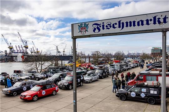 In 16 Tagen durch neun Länder: Alte Autos und Motorräder starten ihre Rallye bis zum Nordkap.
