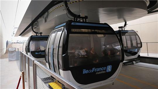 In 18 Minuten verbindet die Linie mehrere Gemeinden mit dem Pariser Metronetz.