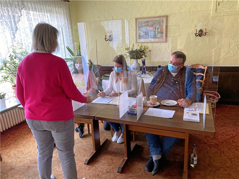 In 25 Wahlbezirken setzen die Bad Harzburger ihr Kreuz – so wie hier im Ortsteil Eckertal.  Foto: Schlegel