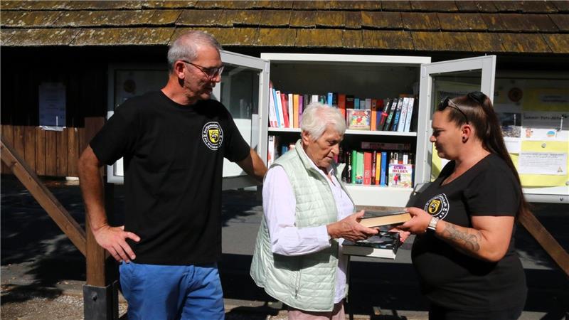 Bassisten, Bücherschrank und Co.: Das ist im Nordharz los In Alt Wallmoden wird durch den Dorfverein ein neuer Bücherschrank eingeweiht und anschließend gemeinsam gefeiert.