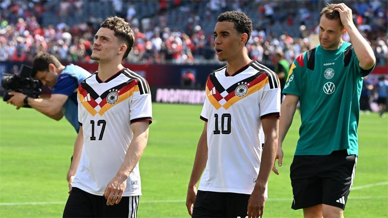 Viele Scheinriesen und zu wenig Qualitäts-Kicker In Amerika nur Scheinriesen: Florian Wirtz (l) und Jamal Musiala. (Archivbild)