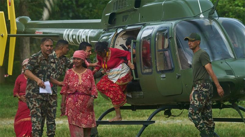 In Armeecamps starten und landen dauernd Rettungshubschrauber.