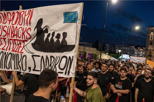 In Athen gingen am Donnerstag Tausende Menschen auf die Straße, um gegen die EU-Migrationspolitik zu protestieren.
