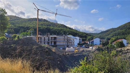 In Bad Harzburg finden sich derzeit zahlreiche kleinere und größere Baustellen, wie hier an der Bodestraße, wo Wohnungen entstehen.