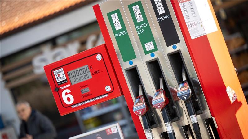 In Bayern hat der Auswertung zufolge rund jede vierte Tankstelle gegen die 12-Uhr-Regel verstoßen. (Archivbild) 