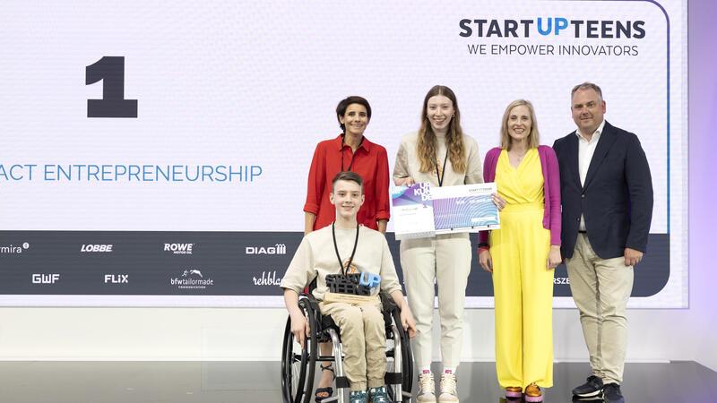 Für ihre App-Idee: Bad Harzburger Schüler sahnen Preise ab In Berlin bekommen Max und Mila Dorka den Preis der Initiative „Startup Teens“ überreicht.