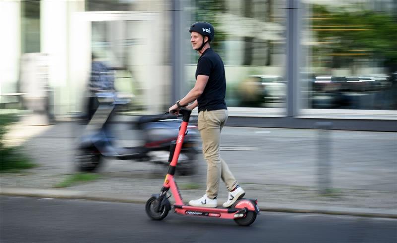 Voi-Chef erwartet kein E-Scooter-Verbot in Deutschland In Berlin erlaubt, in Paris hat die Stadtverwaltung E-Scooter grundsätzlich verboten.