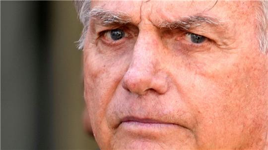 In Brasilien hat das Oberste Gericht mit der Urteilsfindung gegen den früheren Präsidenten Jair Bolsonaro begonnen. (Archivbild)