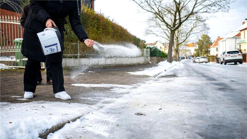 In Braunschweig darf üblicherweise nicht mit Salz gestreut werden, dieses Wochenende aber schon.