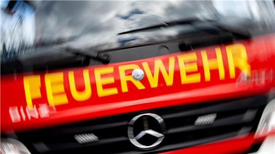 In Braunschweig wurde eine Halle zur landwirtschaftlichen Nutzung durch ein Feuer komplett zerstört. (Symbolbild)