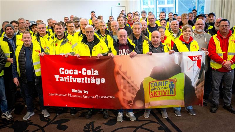 Ausstand bei Coca-Cola beginnt im Norden - Streit um Lohn In Bremen kamen die Streikteilnehmer zur zentralen Kundegebung zusammen.