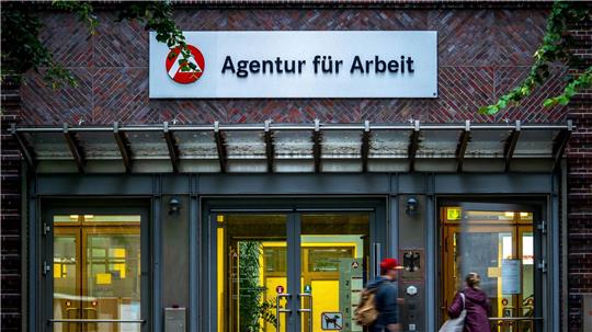 In Bremen sind mehr Menschen auf Jobsuche als vor einem Jahr. (Archivbild)
