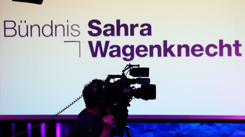 Presse bei ersten BSW-Parteitagen weitgehend ausgeschlossen In Bremen und Niedersachsen will das Bündnis Sahra Wagenknecht Landesverbände gründen. Die Presse ist von den Gründungsparteitagen weitgehend ausgeschlossen.