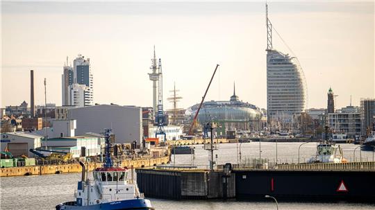 In Bremerhaven sind die Menschen im Bundesdurchschnitt besonders oft überschuldet. (Archivbild)