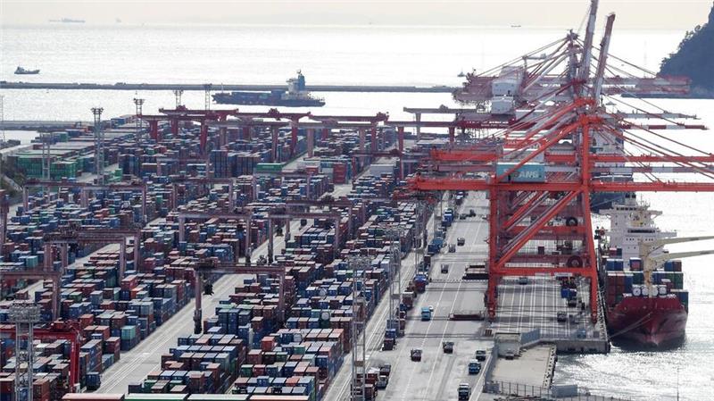 Plastikmüll ließe sich durch vier Schritte stark verringern In Busan könnte das UN-Plastikabkommen geschlossen werden. Die Stadt verfügt über einen der wichtigsten Seehäfen in Asien.