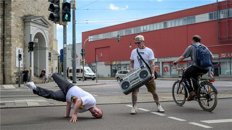 In Dessau: Spezielle Ampel mit Breakdance-Männchen läuft an der Museumskreuzung sechs Monate im Test