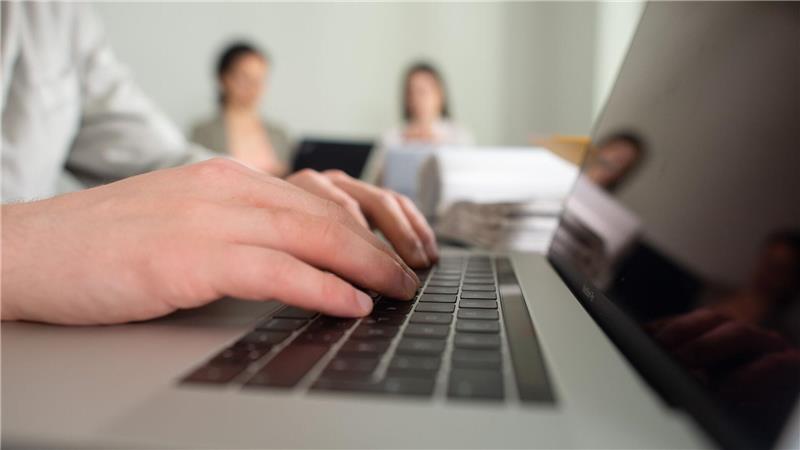 Hohe Teilzeitquote in Deutschland - Debatte um Arbeitszeit In Deutschland arbeiten im EU-Vergleich besonders viele Menschen in Teilzeit - vor allem Frauen. (Archivbild)