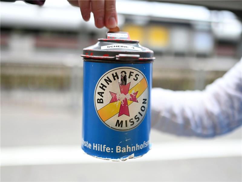 In Deutschland gehen die Zahl der Spender und das Spendenvolumen zurück.