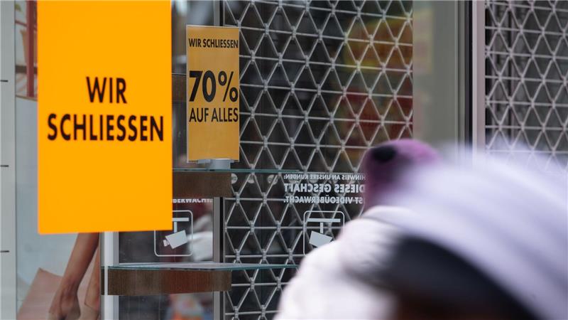 In Deutschland gibt es derzeit noch rund 300.000 Geschäfte, 2015 waren es noch etwa 372.000. (Archivbild)