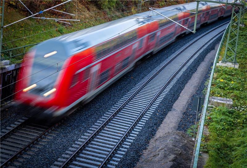 In Deutschland gibt es sehr viel mehr Verkehrsverbünde als Bundesländer - es könnten also alle paar Kilometer andere Regeln gelten.