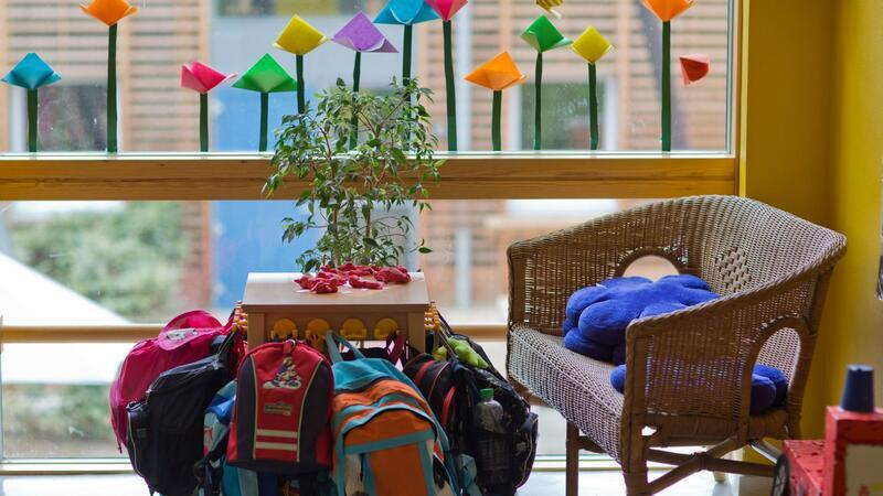 So bringen Sie Kinder und Job unter einen Hut In Deutschland haben Kinder das Recht auf einen Kita-Platz. Das soll Eltern helfen - und die frühkindliche Bildung fördern.