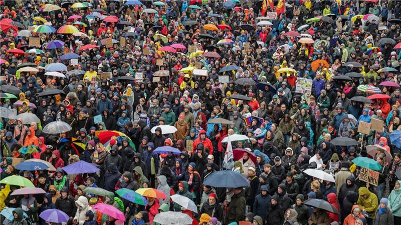 In Deutschland leben mehr als 80 Millionen Menschen. Laut einer Prognose könnte die Zahl in den kommenden Jahren sinken.
