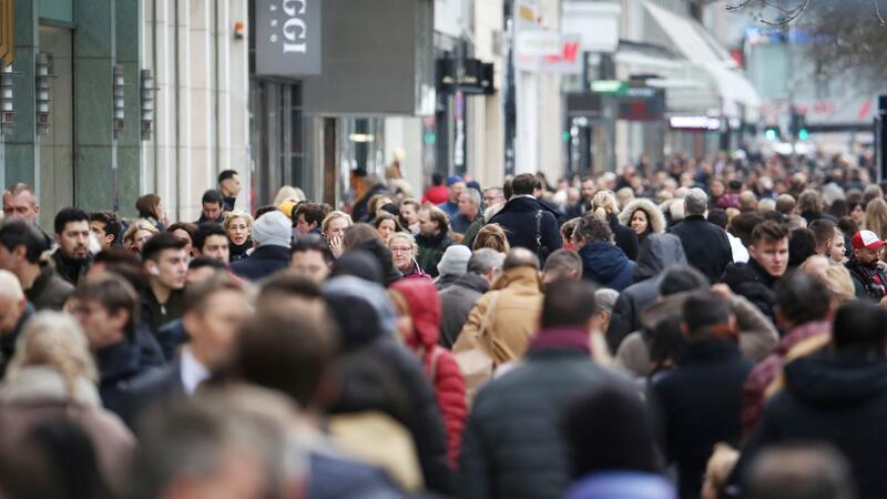 In Deutschland lebten laut Zensus 2022 am 15. Mai 82,7 Millionen Menschen (Symbolbild).