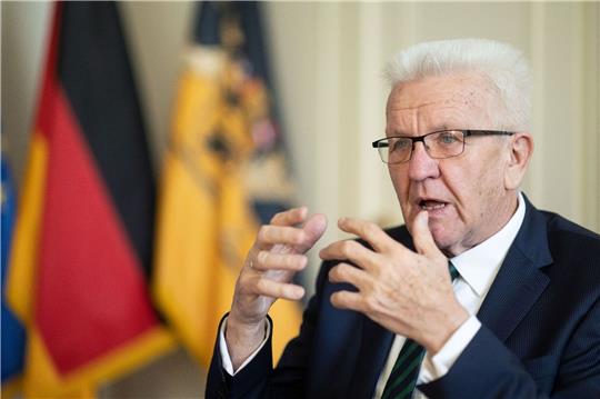 In Deutschland muss die Überbürokratisierung von Wirtschaft und Gesellschaft angegangen werden, sagt Baden-Württembergs Ministerpräsident Winfried Kretschmann.