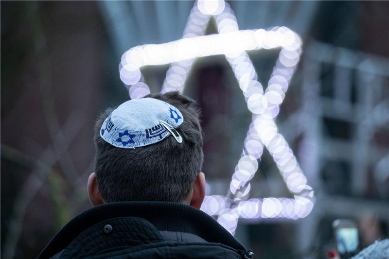 Zentralrat der Juden: Mehr antisemitische Gewalttaten In Deutschland sind rund 100.000 Jüdinnen und Juden in jüdischen Gemeinden organisiert.