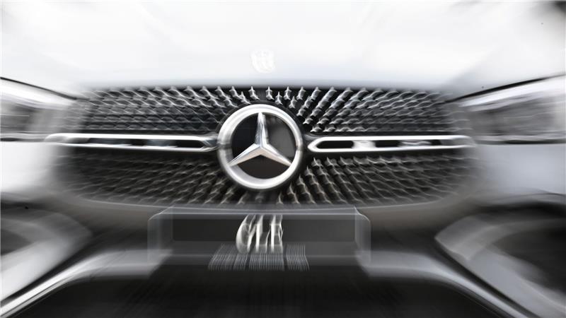 Mercedes ruft weltweit 341.000 Fahrzeuge zurück In Deutschland sind von dem Rückruf mehr als 11.000 Autos betroffen Symbolfoto: Bernd Weißbrod/dpa