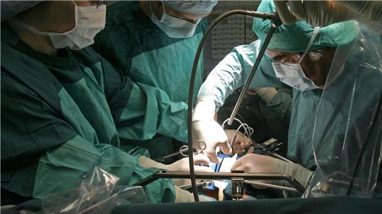 In Deutschland warten über 8.000 Menschen auf eine Organspende, vielfach schon seit Jahren.