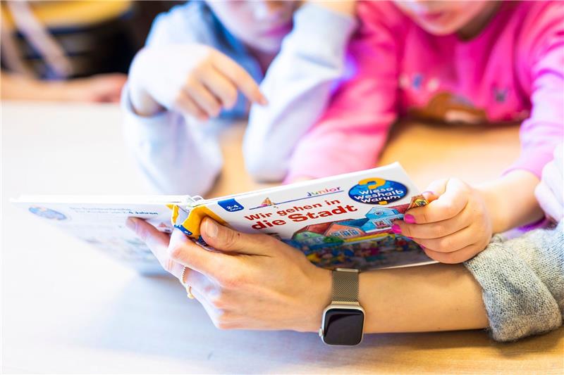 Lehrerverband: Schulen brauchen Hilfe für Ukrainer In Deutschland werden aktuell etwa 205.000 Schüler aus der Ukraine unterrichtet.