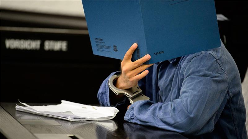 In Deutschland wurden sowohl Deutsche als auch Staatsangehörige anderer Nationen, die sich einst der IS-Terrormiliz angeschlossen hatten, wegen Kriegsverbrechen verurteilt. (Archivbild)