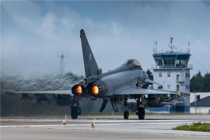 Deutsche und Spanier sichern Nato-Ostflanke In Estland kontrollieren deutsche Eurofighter im Nato-Auftrag den Luftraum über dem Baltikum.