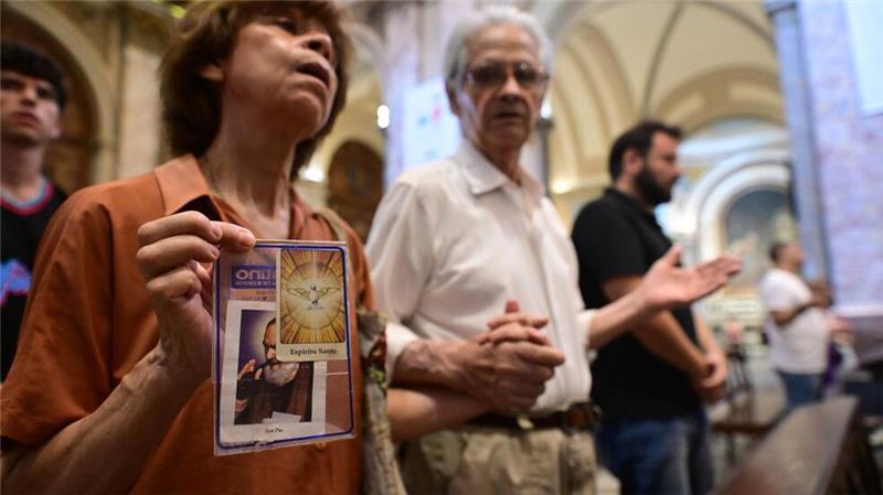 Bangen um Papst Franziskus - Beginnende Niereninsuffizienz In Franziskus‘ Heimat Argentinien beten Gläubige für seine Genesung.