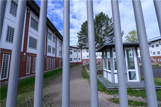 In Gefängnissen fehlt es überall an Personal - das hat schwere Konsequenzen.