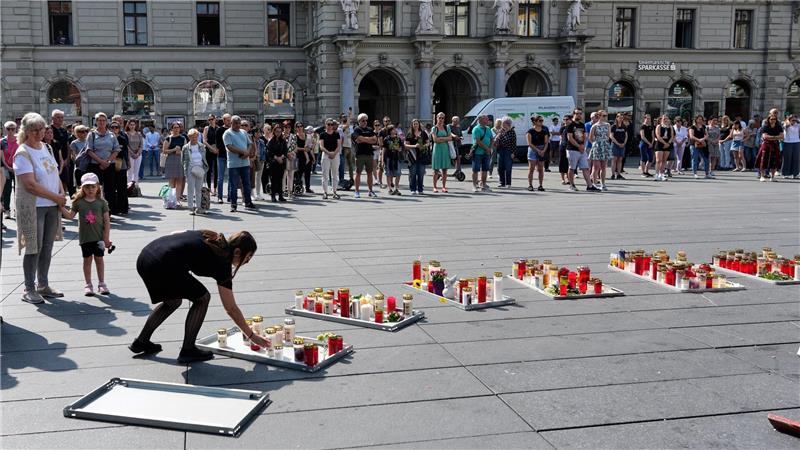 In Graz und in ganz Österreich stand das öffentliche Leben für eine Trauerminute still.