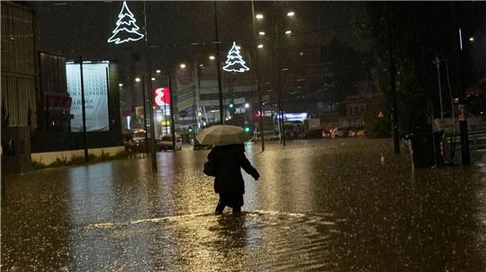 In Griechenland kommt es nach Regenfällen zu Überschwemmungen. 