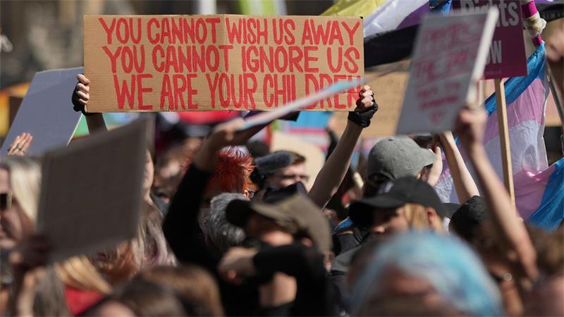 „Heartstopper“-Serienfinale: Für immer ein Paar? In Großbritannien kam es nach dem Urteil des obersten Gerichts zu Protesten. (Archivbild)