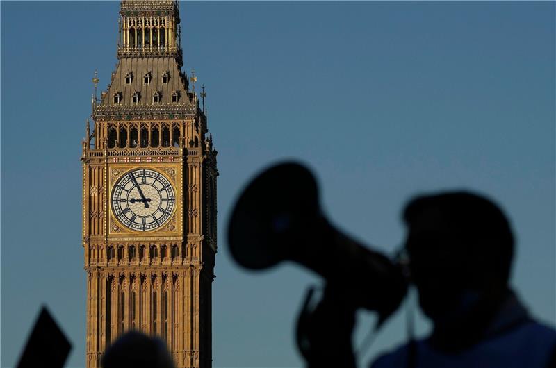 Debatte um „Bonusloch”: Empörung im britischen „Kulturkrieg” In Großbritannien tobt ein zunehmend schriller «Kulturkrieg» und eine Debatte um Zensur und Meinungsfreiheit.